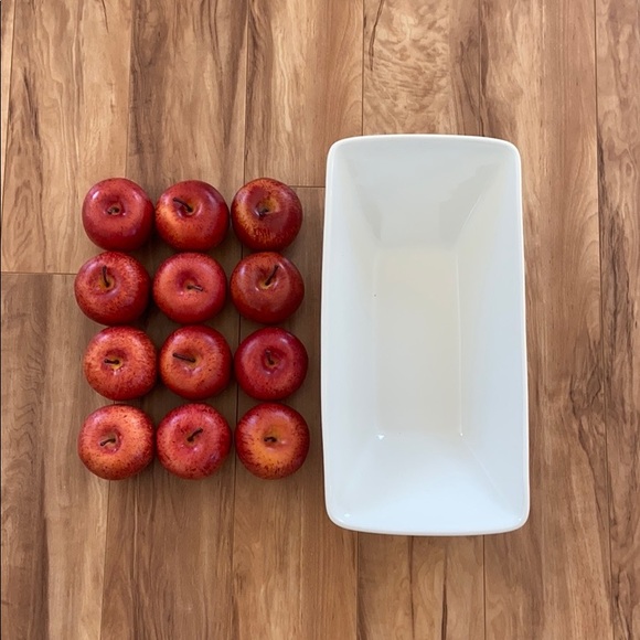 Set of twelve red faux apples - Picture 2 of 3